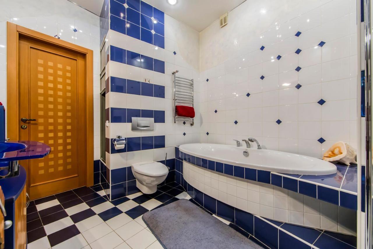 3-Room Apartments On Khreshchatyk. Building With Star Kyiv Exterior photo