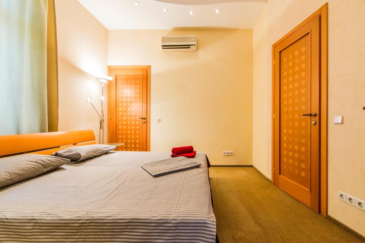 3-Room Apartments On Khreshchatyk. Building With Star Kyiv Exterior photo