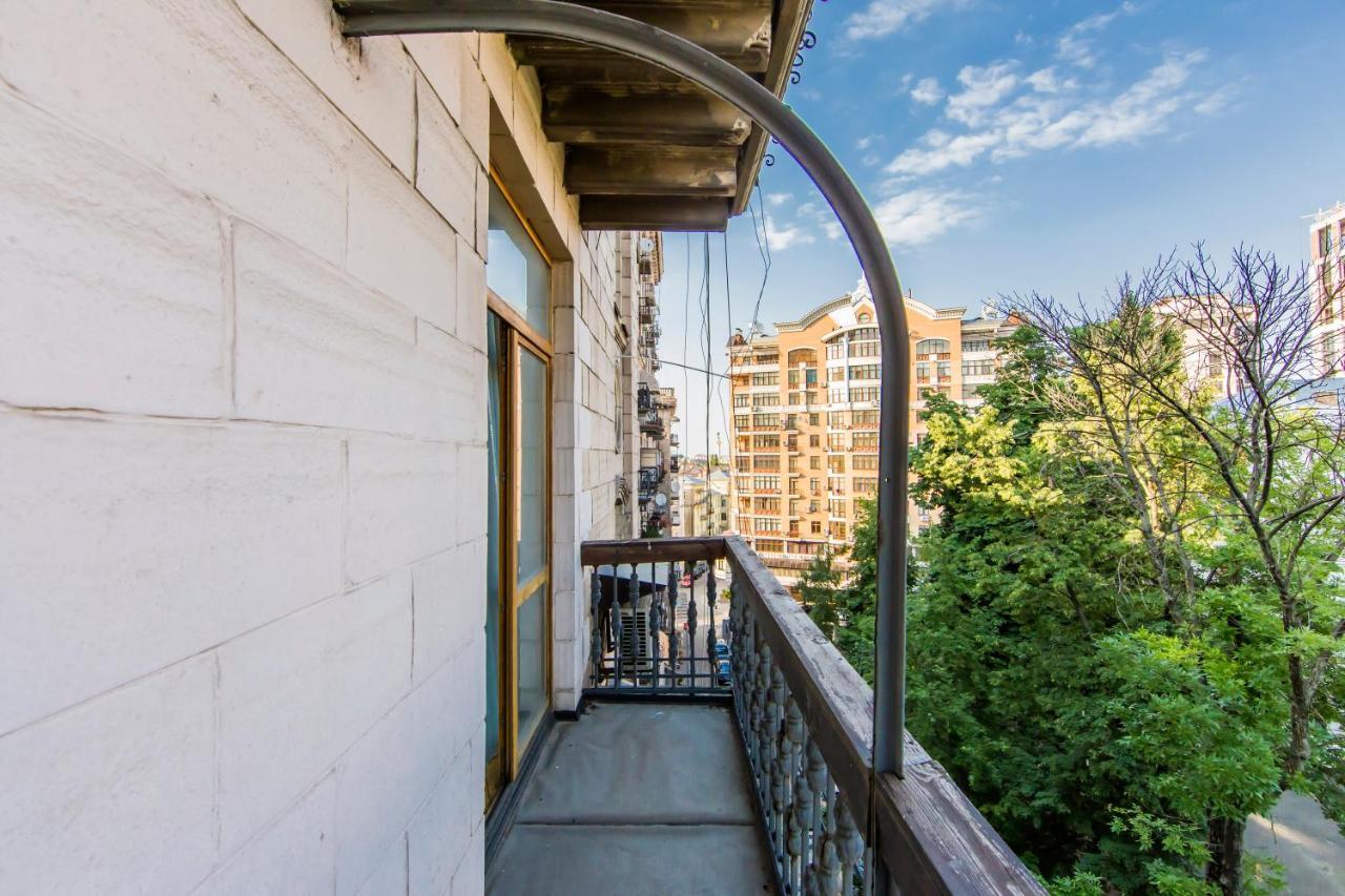 3-Room Apartments On Khreshchatyk. Building With Star Kyiv Exterior photo